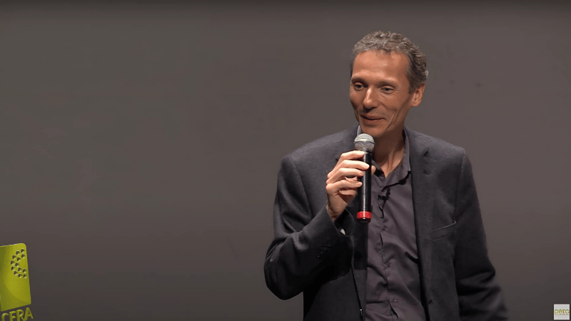 Intervention de Laurent GOUNELLE a une conference pour parler du bonheur