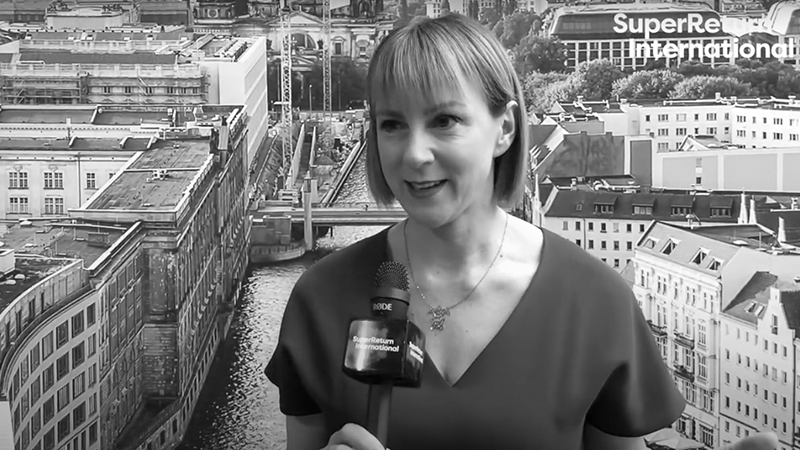 Intervention de Debra SEARLE pour super return tv ©super return tv