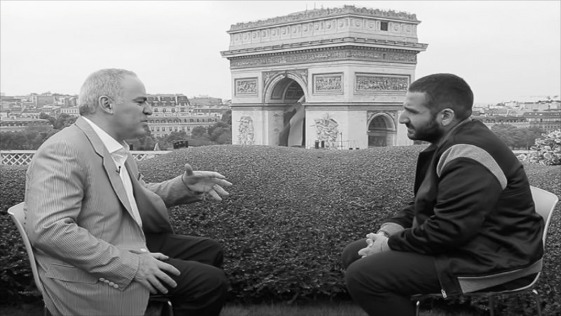 Intervention de Garry KASPAROV pour Clique TV ©Clique TV