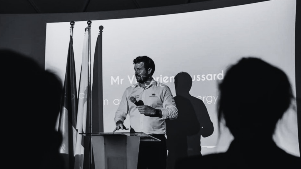 Intervention de Victorien ERUSSARD pour l'ambassade de France de Singapour ©ambassade de France de Singapour