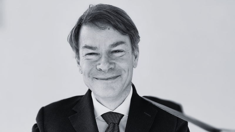 Portrait de Frédéric PARMENTIER jouant de la guitare ©Frédéric PARMENTIER