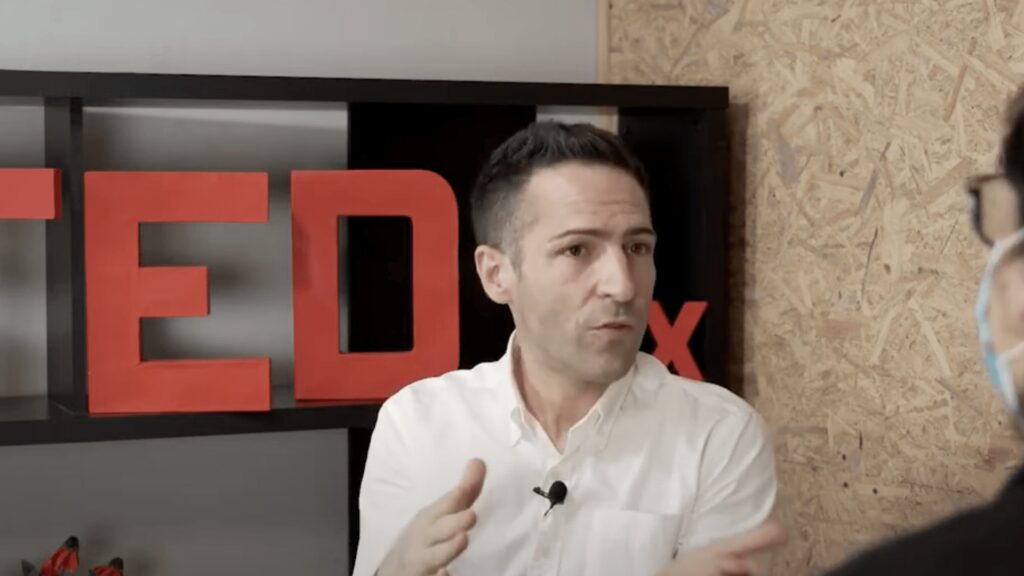 Intervention de Raphaël HAUMONT pour TEDx Saclay ©TEDx Saclay