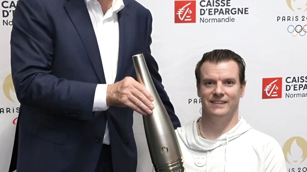 Florian MERRIEN porteur de la flamme Olympique ©Caisse d’Epargne