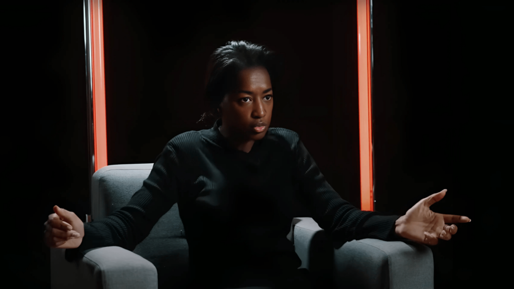 Intervention d'Hapsatou SY pour un sujet politique ©Valyu media