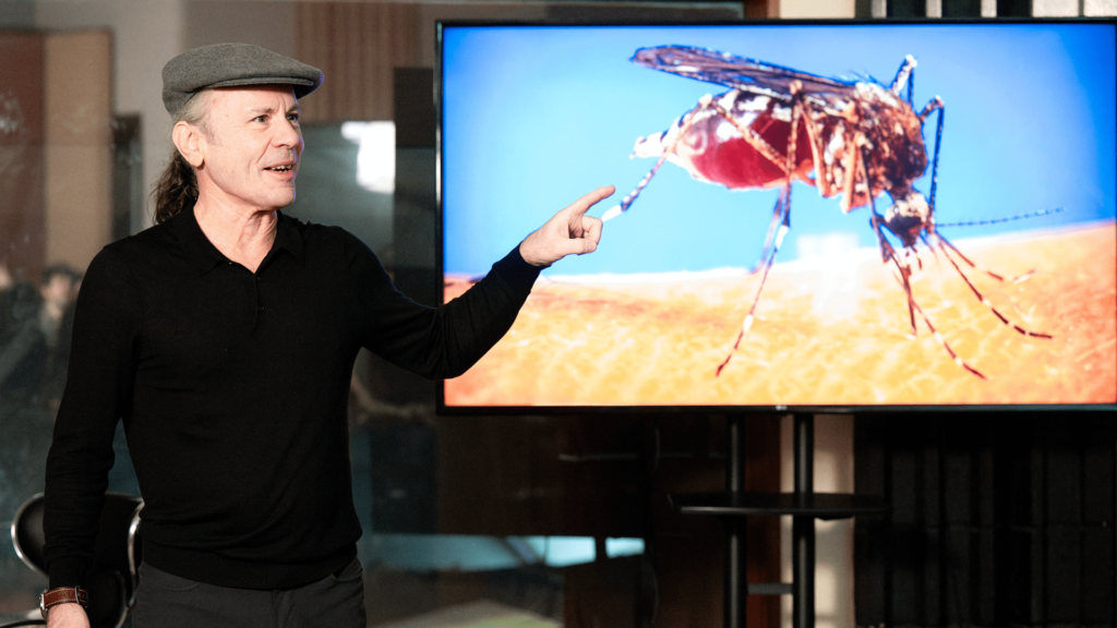 Intervention de Bruce DICKINSON pour une conférence TV ©Joachim BERTRAND