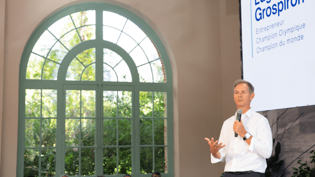 Intervention de Edgar GROSPIRON lors d'une conférence ©Simone et Nelson