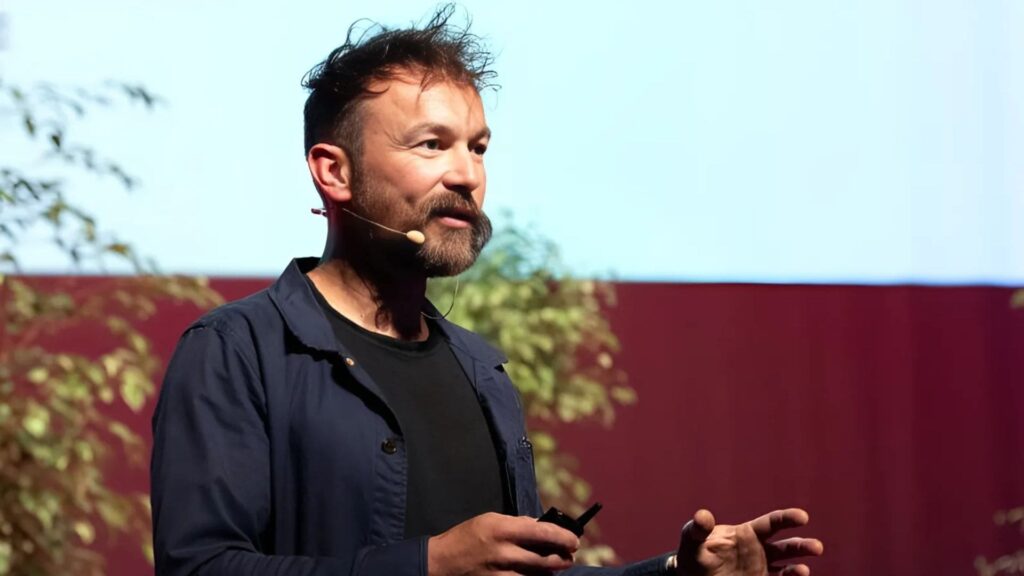 Intervention de Erick BOITEL lors d'une conférence ©Erick BOITEL