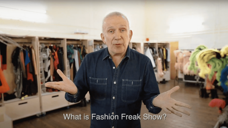 Intervention de Jean-Paul GAULTIER à une interview sur la Fashion Show