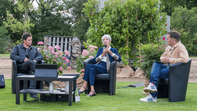 Claudie HAIGNERÉ intervention en entreprise