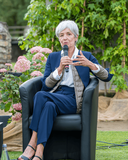 Portrait de Claudie HAIGNERÉ