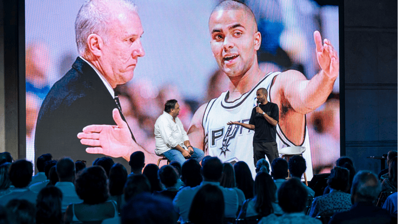 Intervention sur scène de Tony PARKER